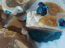 Load image into Gallery viewer, Blue Bee Honey