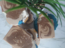 Load image into Gallery viewer, Blue Bee Honey
